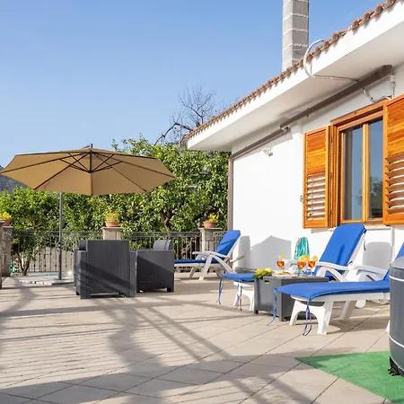 Giardino Di Nonno Lucio - Surrounded By Lemon Tree *